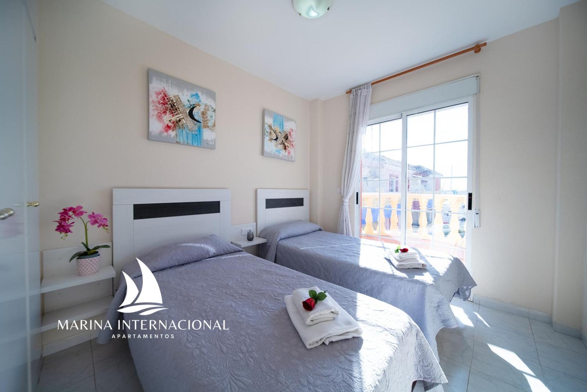 Apartamentos Marina Internacional Торевьиа Экстерьер фото
