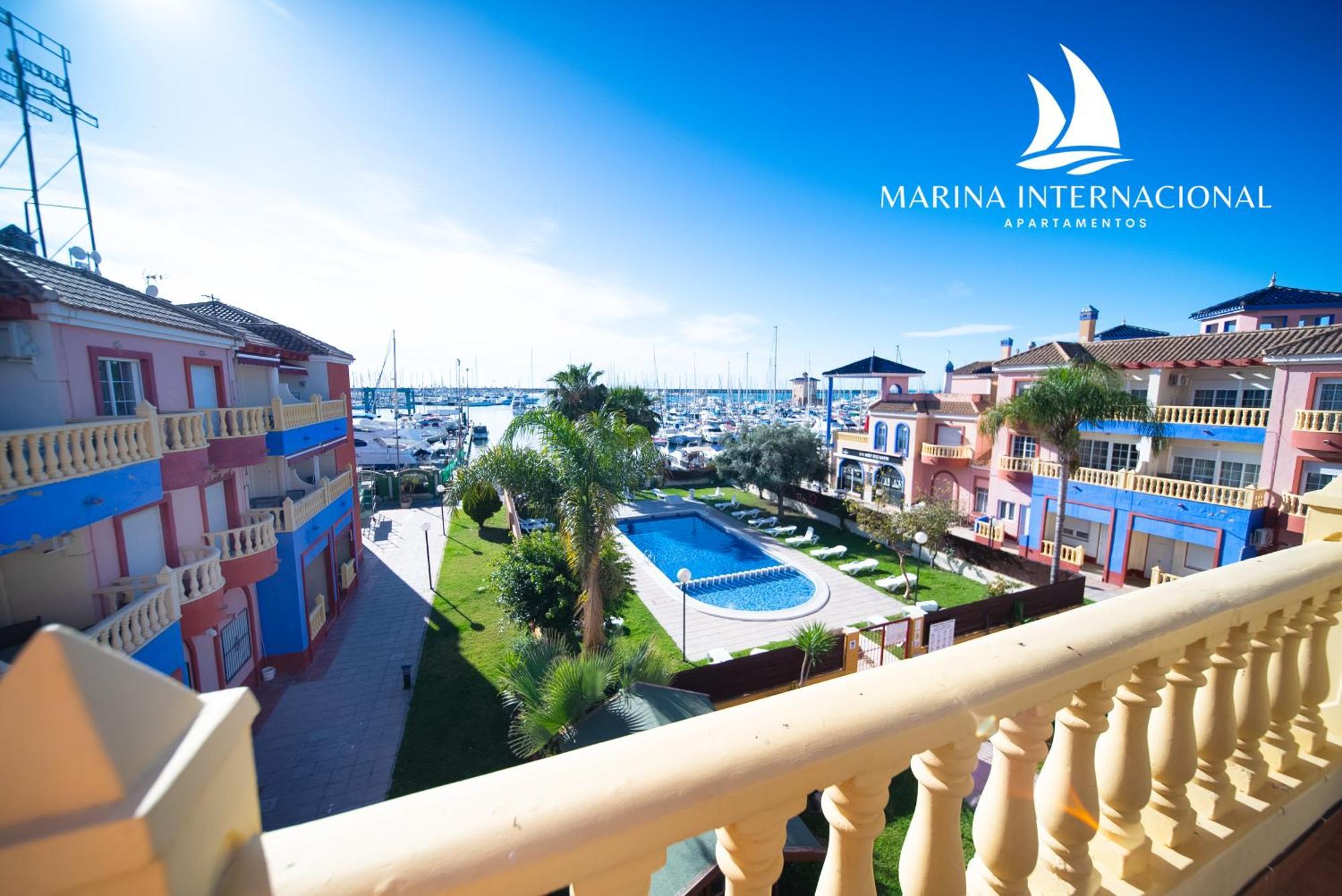 Apartamentos Marina Internacional Торевьиа Экстерьер фото